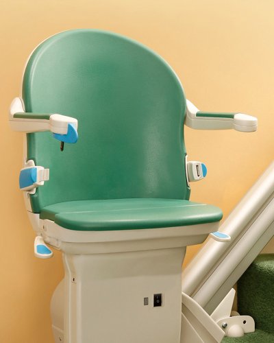 Descubra como as cadeiras elevador da Scada, como a 1000 Smart Interior, podem melhorar a qualidade de vida, proporcionando conforto e independência para pessoas com mobilidade reduzida.